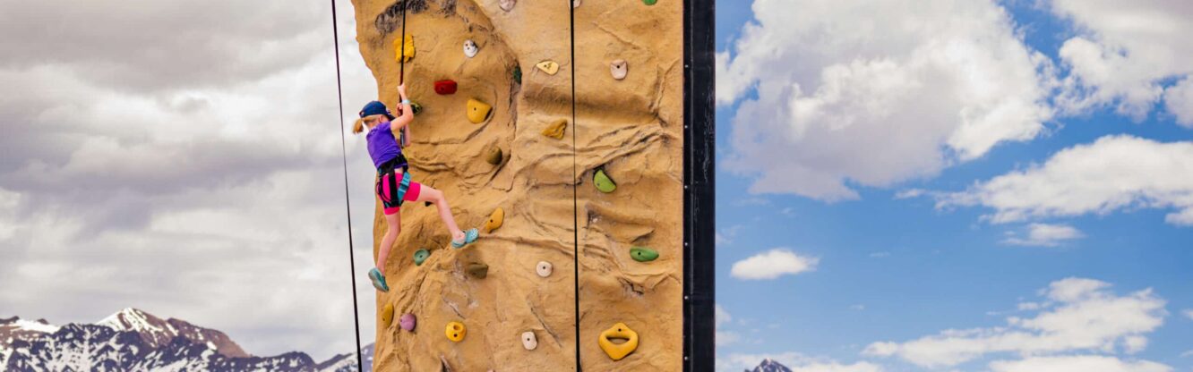 KIDS’ CLIMBING WALL